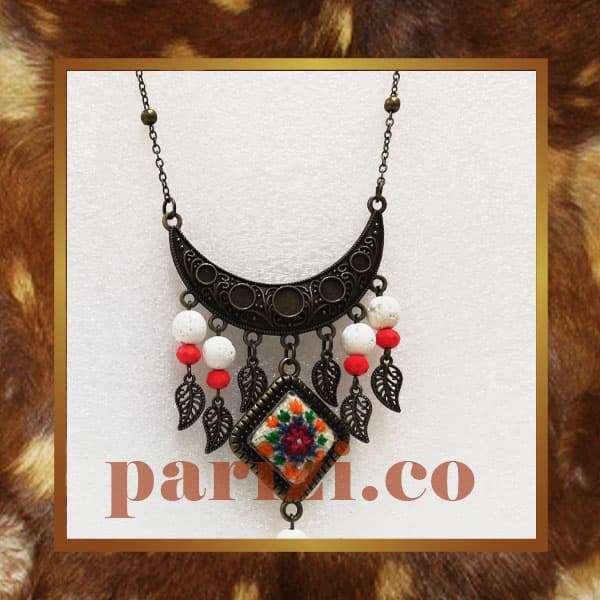 Traditional necklace with white hand embroidery