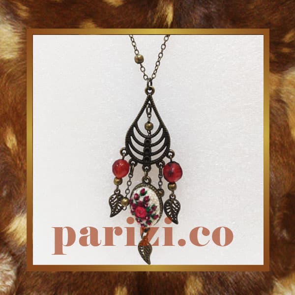 Traditional necklace with decorative pendant