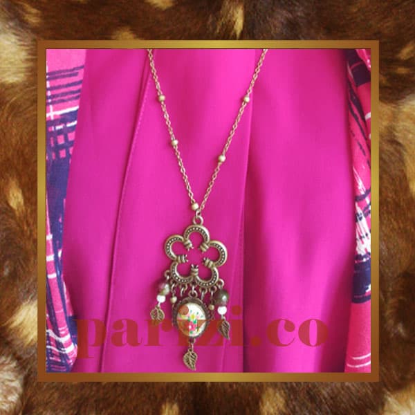 Traditional necklace with flower design